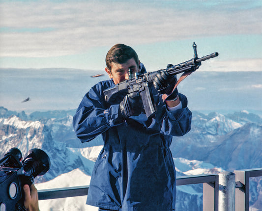 Poster: George Lazenby as James Bond with a Swiss StGw 57
